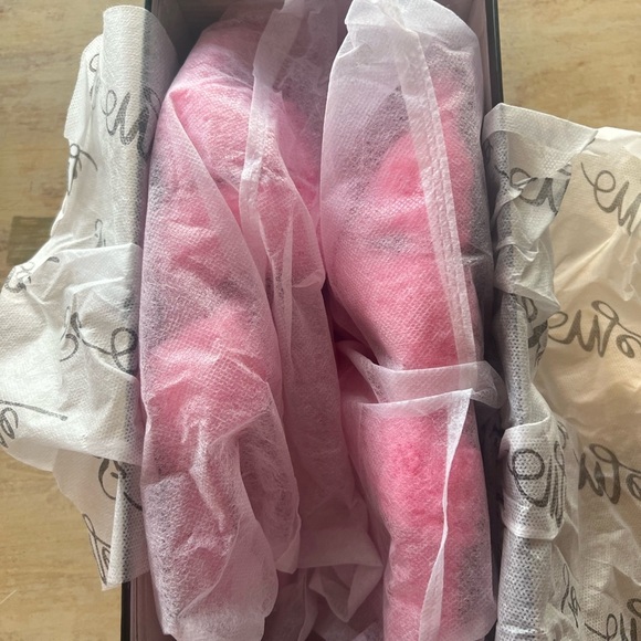 Women’s So Me Pink Slippers, Size 7. - Picture 6 of 6